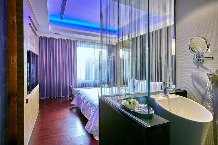 Room 13 of 50