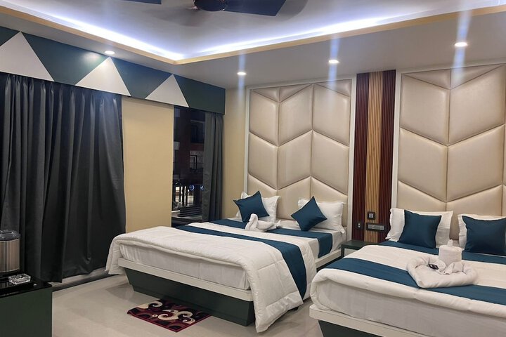 Room 6 of 13