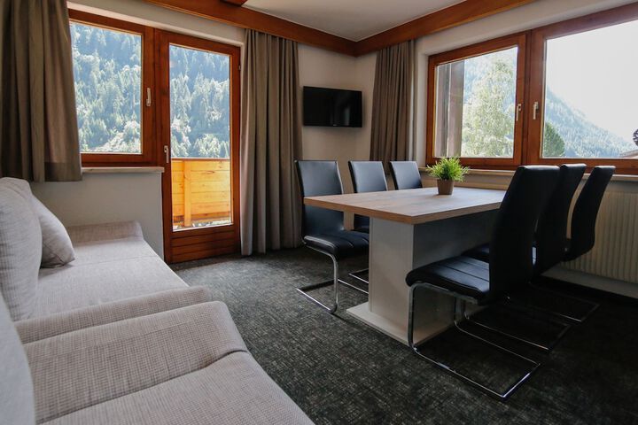 Room 13 of 40