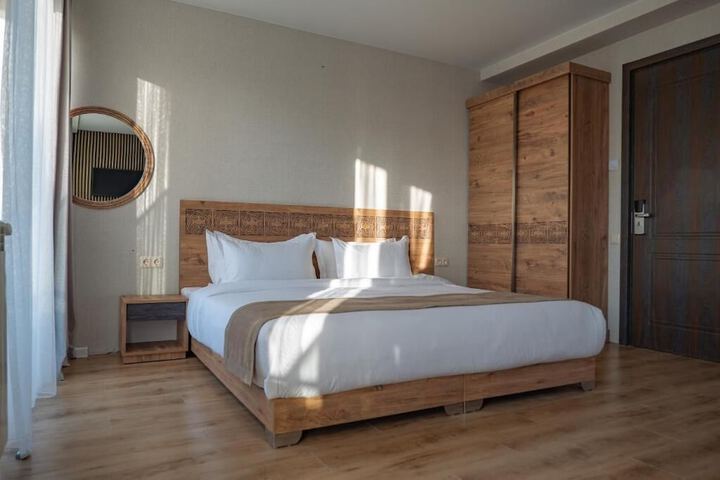 Room 4 of 41