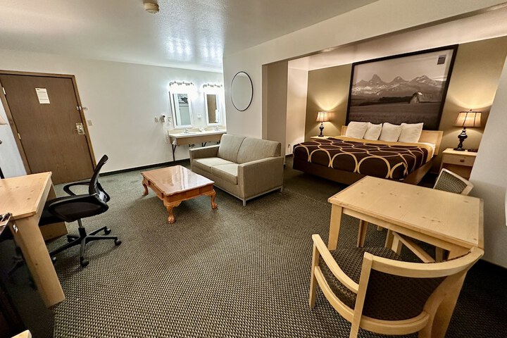 Room 10 of 46