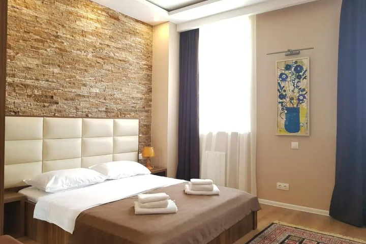 Room 4 of 12