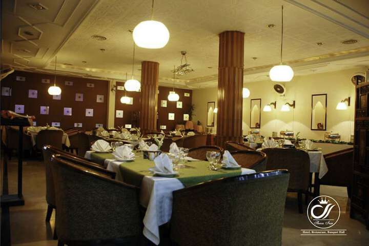 Dining 10 of 19