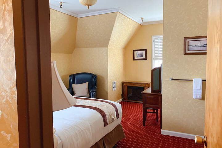 Room 15 of 76