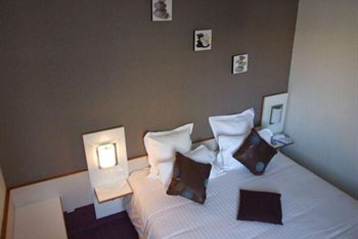 Room 14 of 22