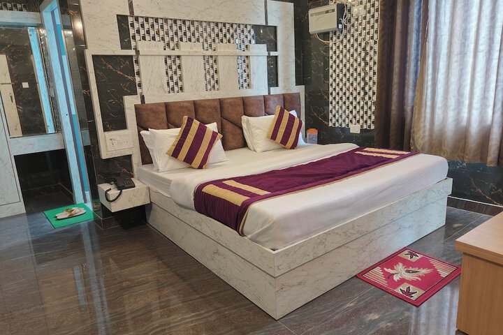Room 4 of 19