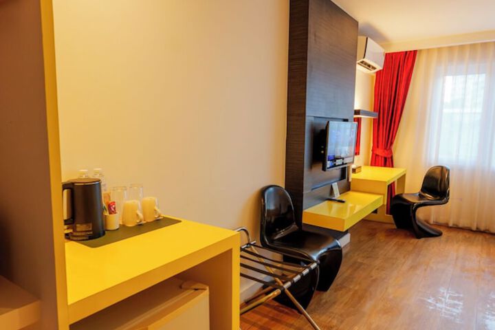 Room 40 of 77