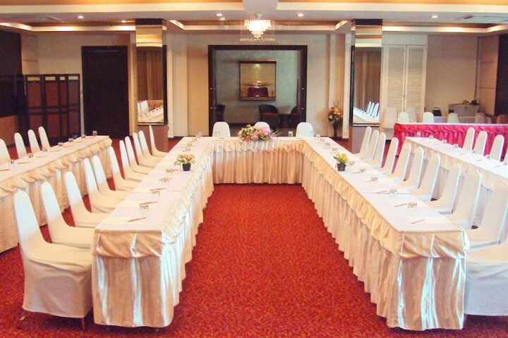 Ballroom/Hall 27 of 35