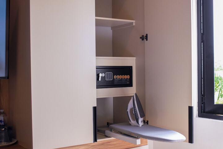 Room 18 of 114