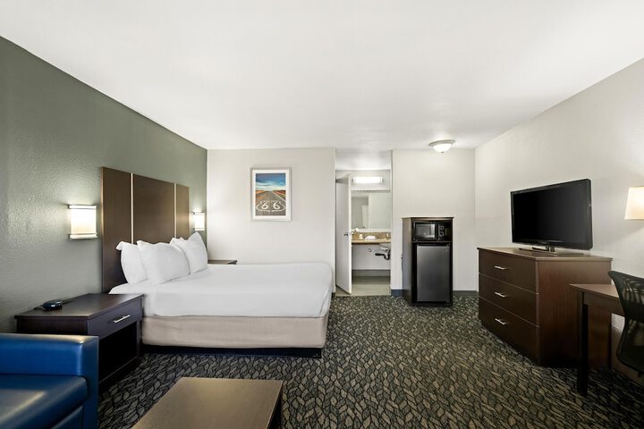 Room 9 of 36