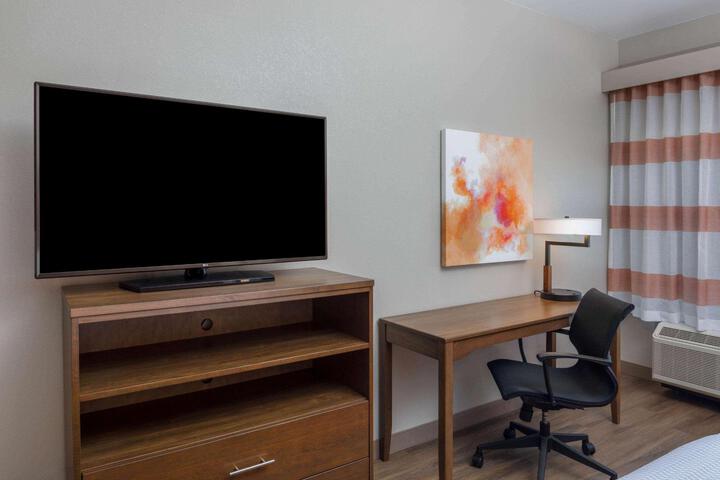 Room 6 of 19