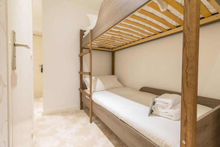 Room 8 of 37