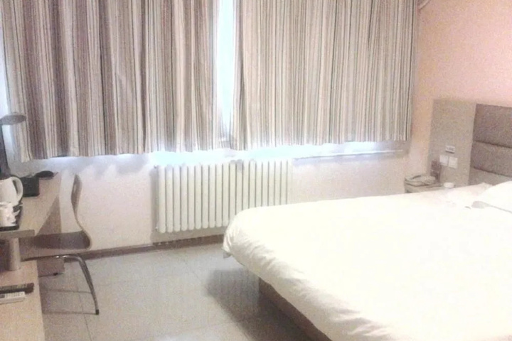 Room 3 of 12