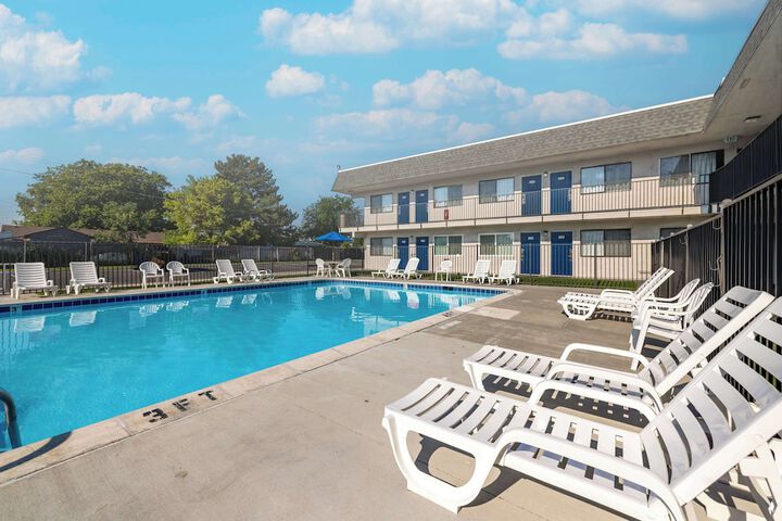 Pools & Facilities