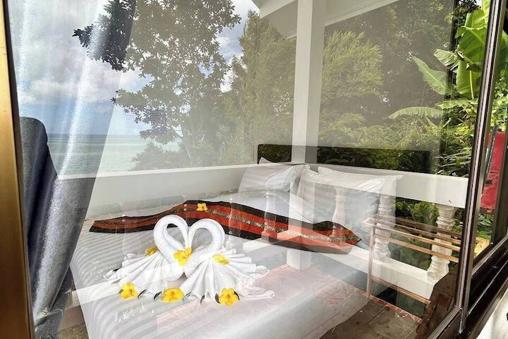 Room 42 of 106