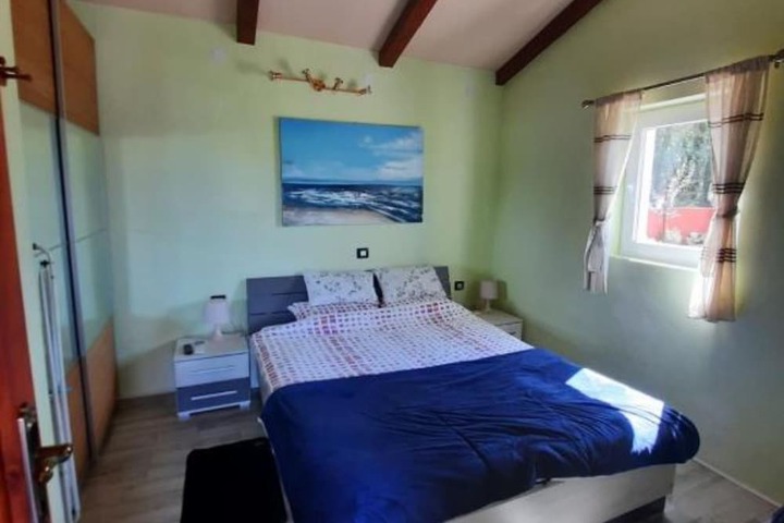 Room 2 of 27