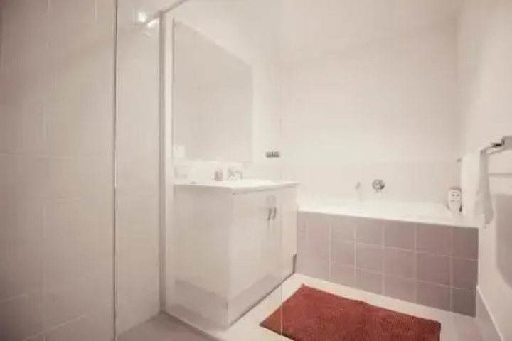 Room 6 of 12