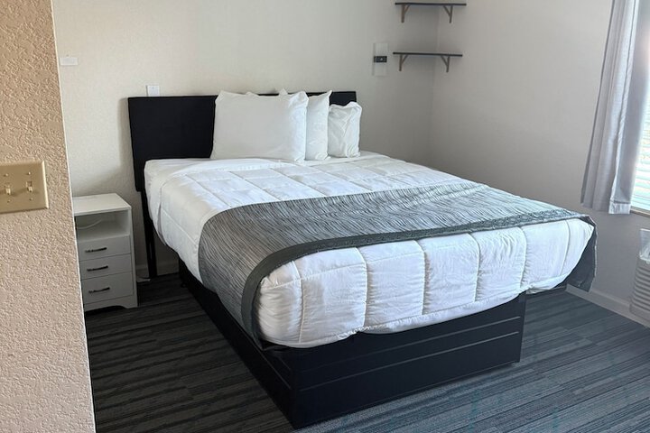 Room 10 of 23