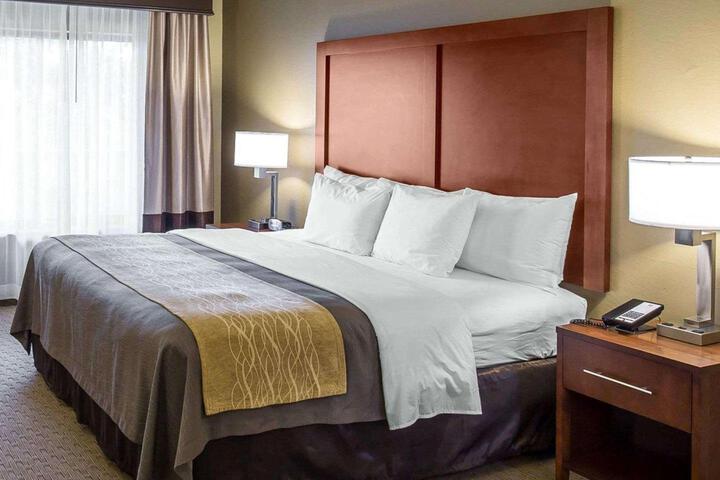 1 King Bed (10 of 20)