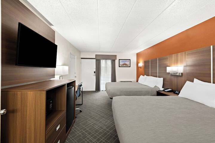 2 Queen Beds (3 of 8)