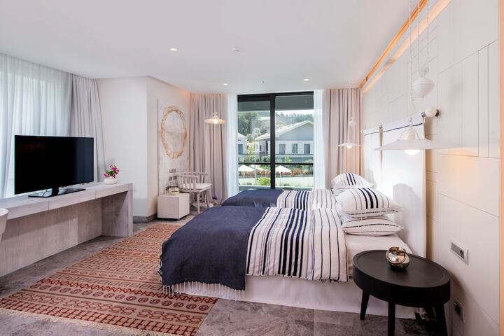 Room 40 of 145