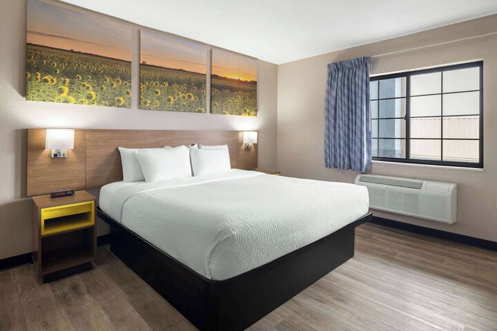 1 King Bed (17 of 19)
