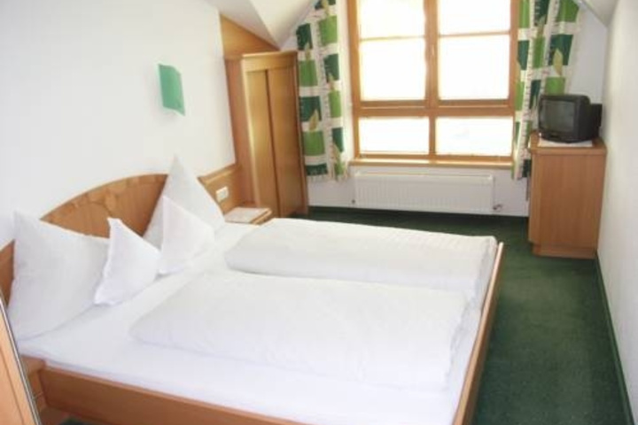 Room 4 of 19