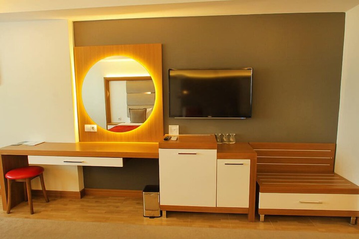 Room 12 of 30