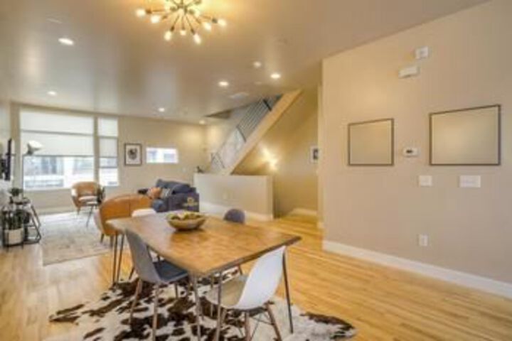 Photo of Stunning Loft 5 Beds! Sleeps 10 City Views!