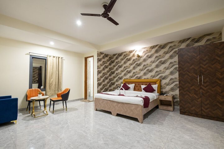 Room 9 of 29