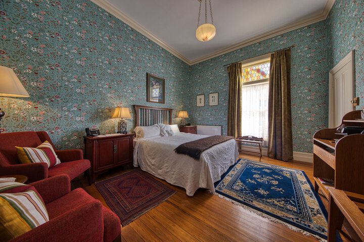 Room 18 of 119