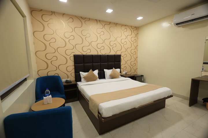 Room 17 of 28