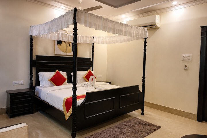 Room 8 of 74