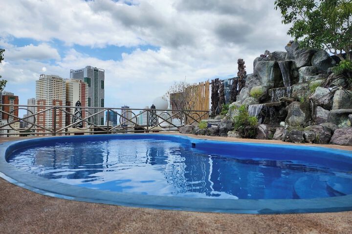 Hotel Pool