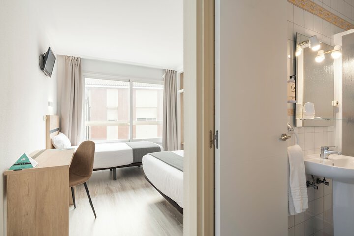 Room 6 of 31