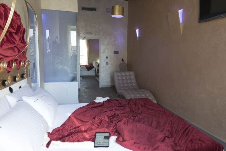 Room 5 of 87