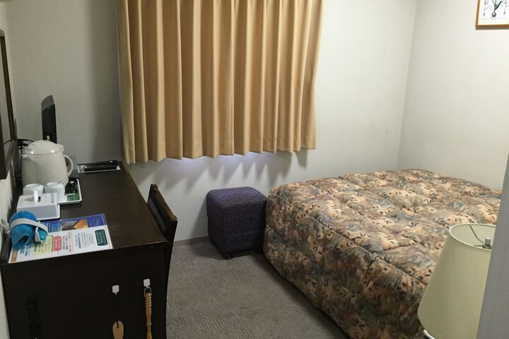 Room 8 of 32