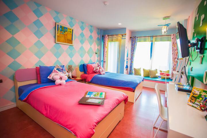 Room 18 of 172