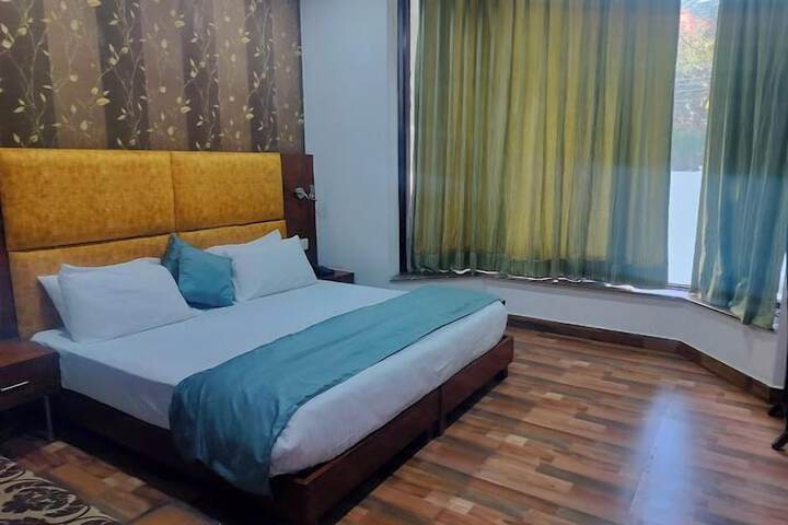Room 5 of 15