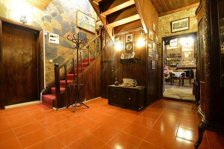 Ballroom/Hall 22 of 39