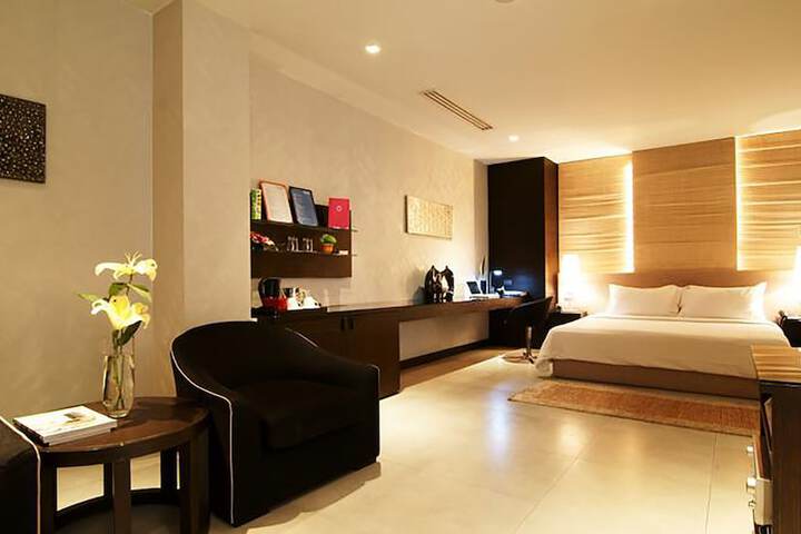 Room 9 of 36