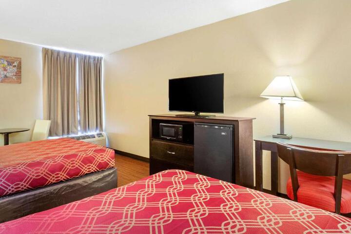 2 Double Beds (6 of 8)