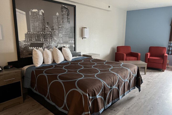 1 King Bed (15 of 19)