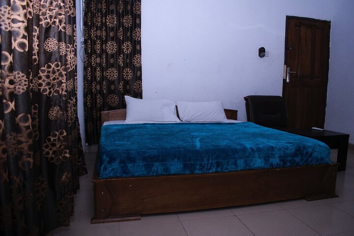 Room 12 of 26