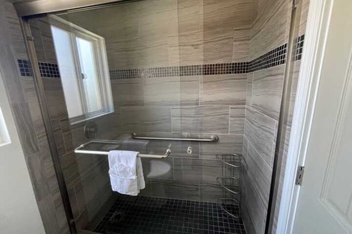 Room 32 of 43