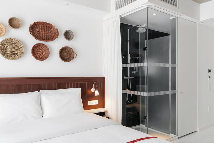 Room 5 of 40