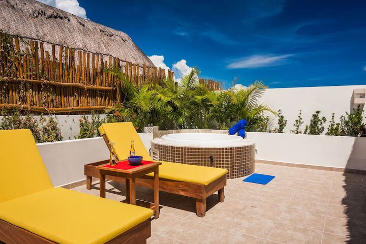 Sundeck 23 of 23