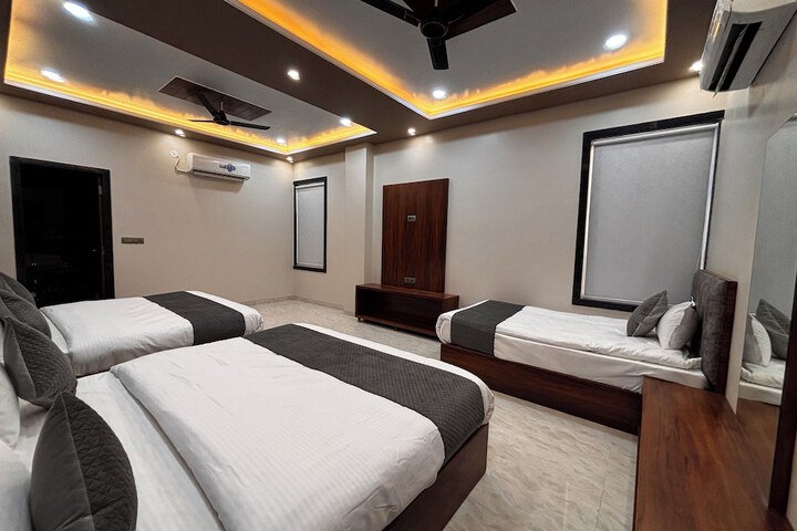 Room 14 of 28