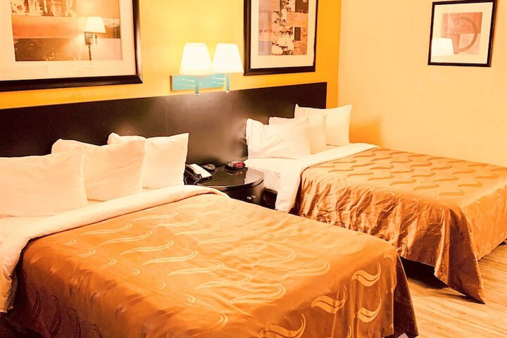 2 Double Beds (9 of 13)