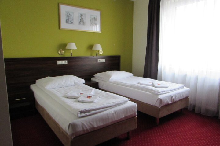 Room 9 of 31